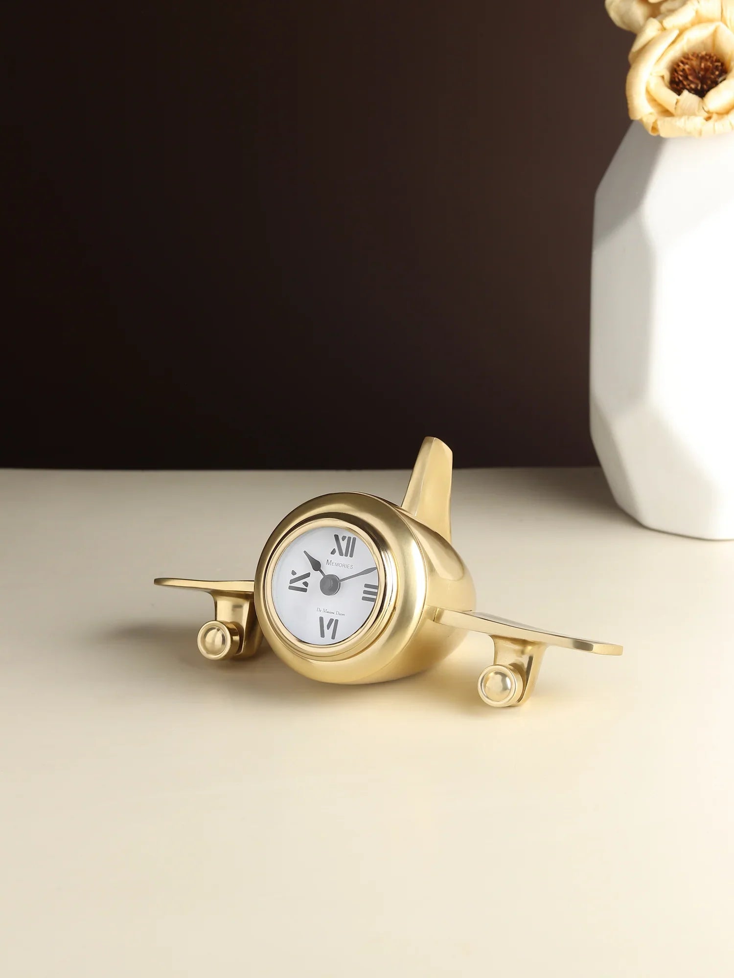 Retro Wing Table Clock
